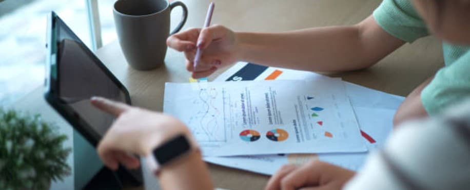 Defining Consumer Behaviour in Economics: A Guide