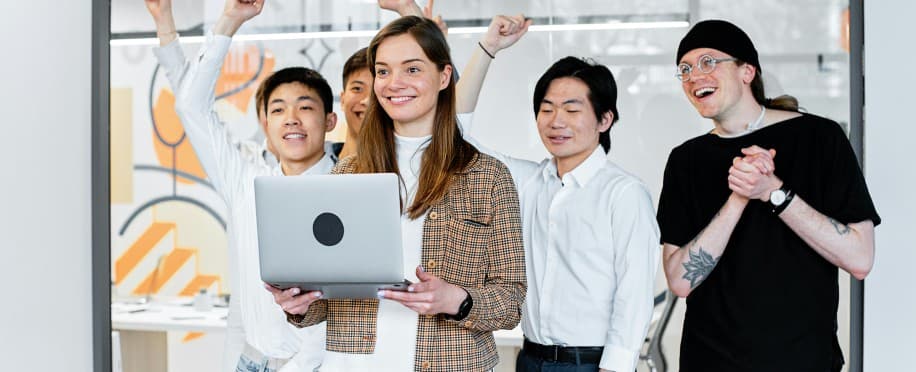 What is the Hybrid Work Model? A Complete Guide for Businesses & Employees