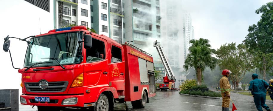 What Topics Are Covered in a Comprehensive Fire Fighting Course?