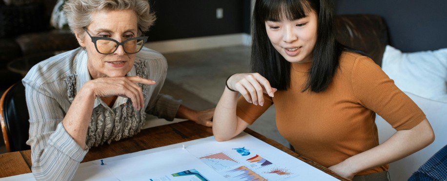 Reverse Mentoring: Why Today’s Leaders Are Learning from Gen Z