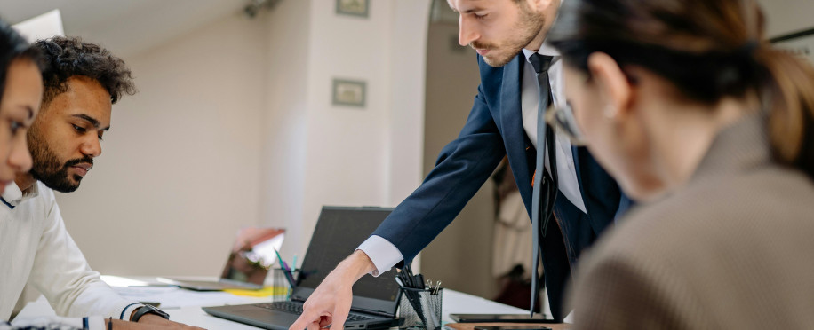 Choosing the Right Business Management Course: A Guide for Aspiring Entrepreneurs