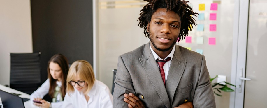 Prove You’re Leadership Material: Answering Team Leader Interview Questions with Confidence