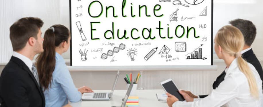 Why Online Professional Courses Are Replacing Classroom Learning in 2025