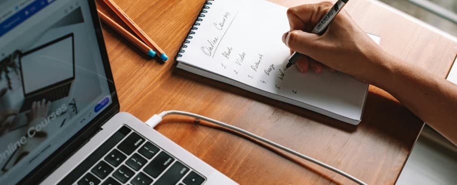 E Course Revolution: Learn Anytime, Anywhere, and Level Up Your Skills!