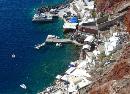 Thousands Flee Santorini as Further Tremors Rock the Island