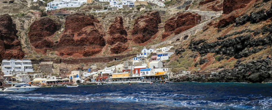 Thousands Flee Santorini as Further Tremors Rock the Island